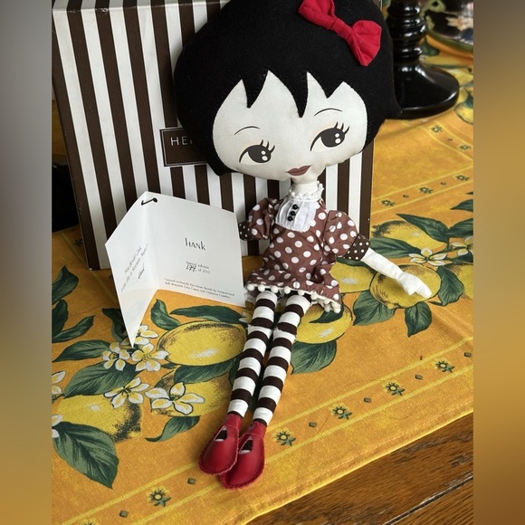 Gorgeous Iconic Henri Bendel Girl Limited Edition Collectible Doll #174/250 Hank - Picture 8 of 8